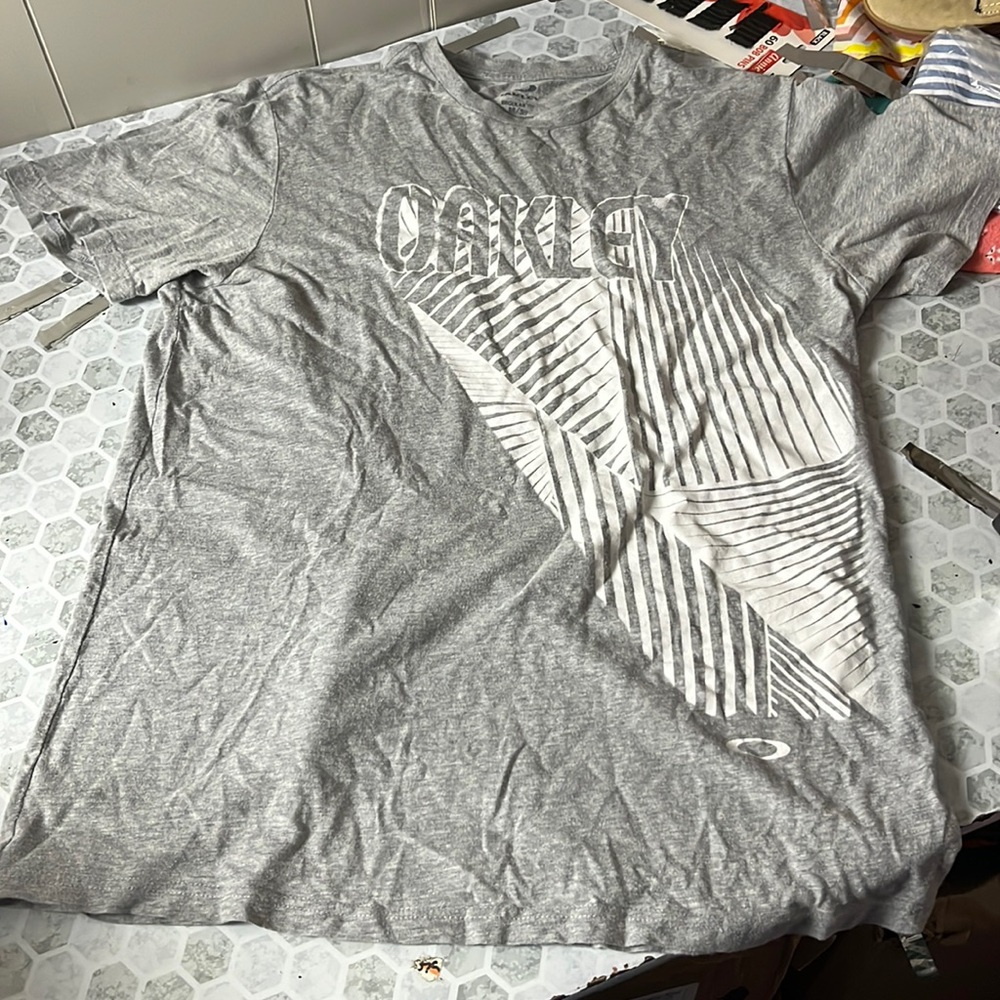 Oakley Medium Regular Fit White Gray Short Sleeve Graphic T Shirt